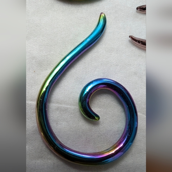 8g 1 pair of Rainbow anodized titanium clunky large spirals gauged earrings - Picture 6 of 8